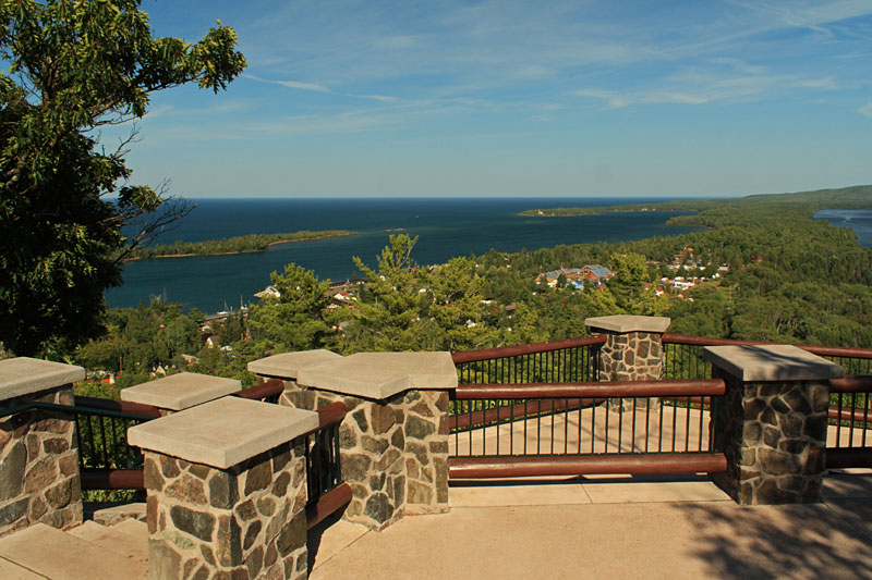 the copper harbor overlook from brockway mountain drive